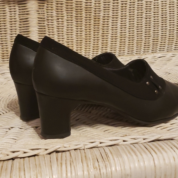 Easy Street Black Suede Pumps - Picture 3 of 8